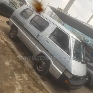 Toyota Grand HiAce 1982 Silver