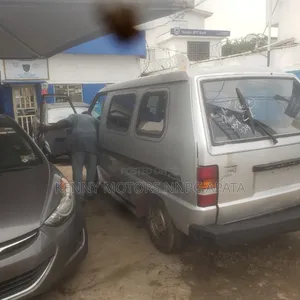 Toyota Grand HiAce 1982 Silver