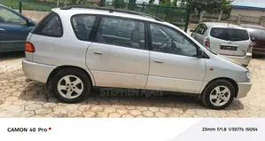 Toyota Picnic 2000 Silver