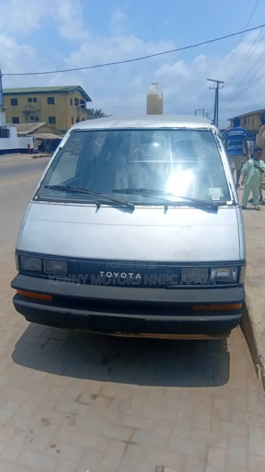 Toyota Grand HiAce 1982 Silver