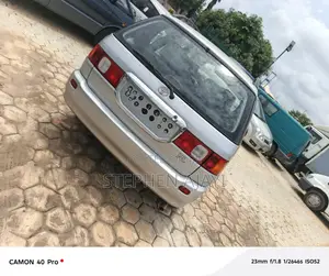 Toyota Picnic 2000 Silver
