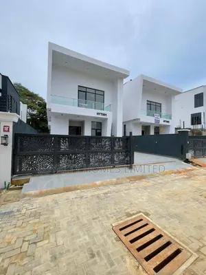 5bdrm Duplex in Chevron for sale
