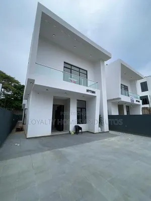 5bdrm Duplex in Chevron for sale