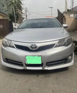 Toyota Camry SE 4dr Sedan (2.5L 4cyl 6A) 2013 Silver
