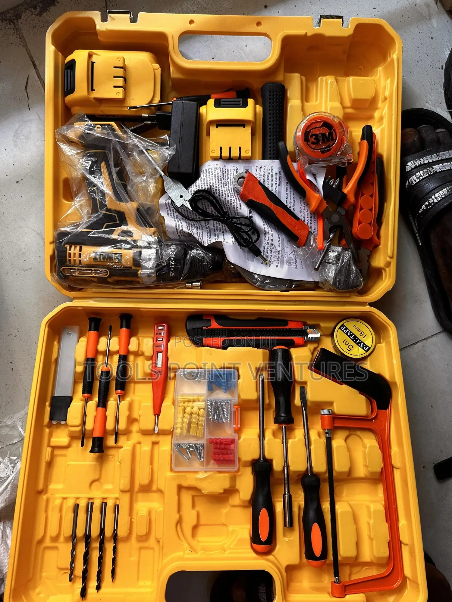 Dewalt Tools Set With Cordless Screwing Machine