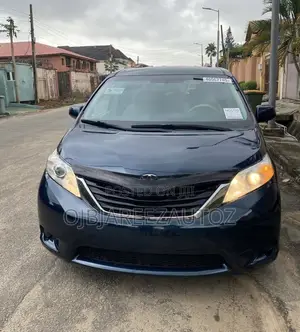 Toyota Sienna LE 8 Passenger 2010 Blue