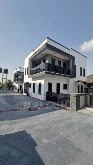 4bdrm Duplex in Jericho for sale