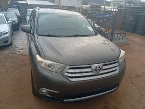 Toyota Highlander SE 2012 Gray