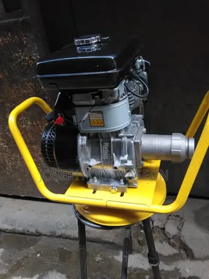 Robin Poker Concrete Vibrating Machine
