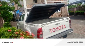 Toyota Hilux SR5 4x4 2013 White