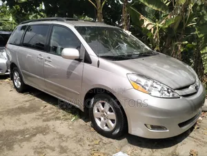 Toyota Sienna LE AWD 2008 Silver