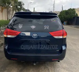 Toyota Sienna LE 8 Passenger 2010 Blue