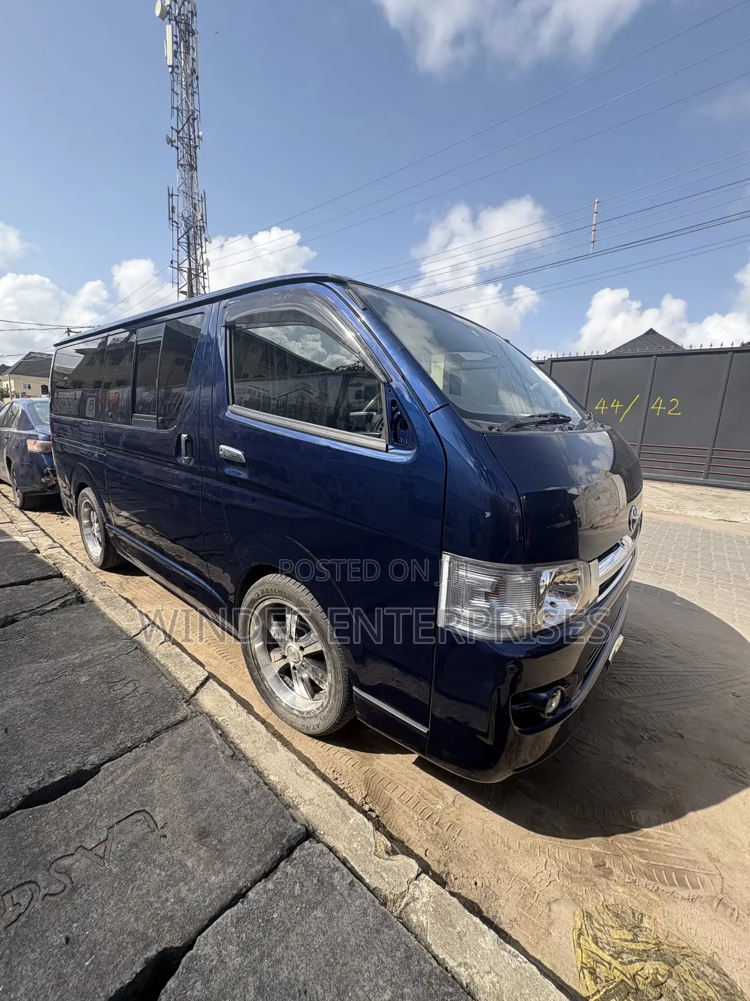 Toyota HiAce 2010 Blue