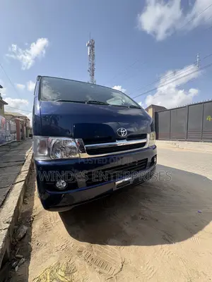 Toyota HiAce 2010 Blue