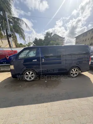 Toyota HiAce 2010 Blue