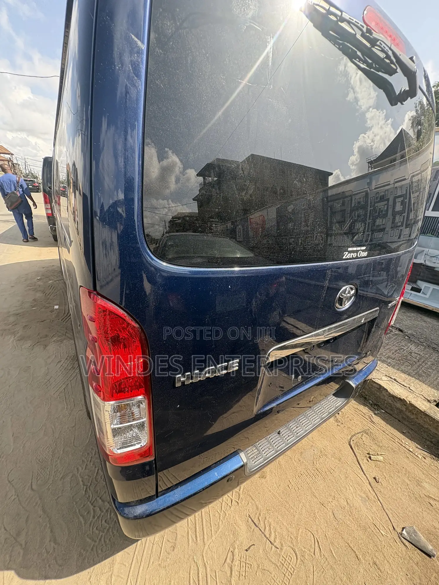 Toyota HiAce 2010 Blue