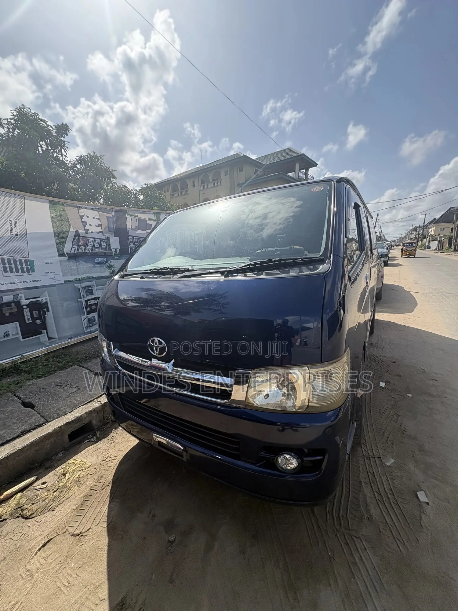 Toyota HiAce 2010 Blue