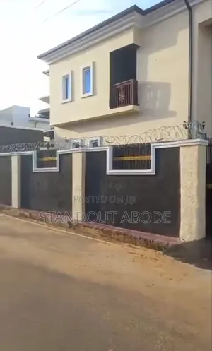 3bdrm Block of Flats in Secured And Serene, Oshimili North for sale