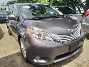 Toyota Sienna 2015 Gray