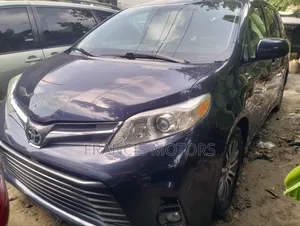Toyota Sienna 2019 Blue