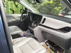 Toyota Sienna 2019 Blue
