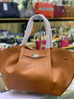 *Demellier London* *Very Good Quality Leather Bag Long Lasting