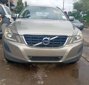 Volvo XC60 3.2 FWD 2011 Gold