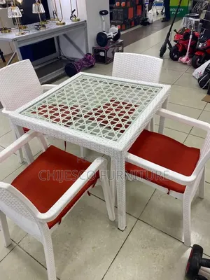 High Quality Set of Restaurant and Bars Table and Chairs