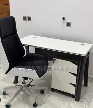 High Quality Studio Table and Chairs