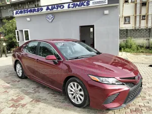 Toyota Camry SE (2.5L 4cyl 8A) 2019 Red
