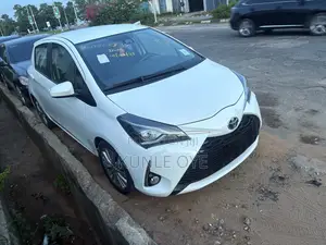 Toyota Yaris L Hatchback 5dr 2017 White