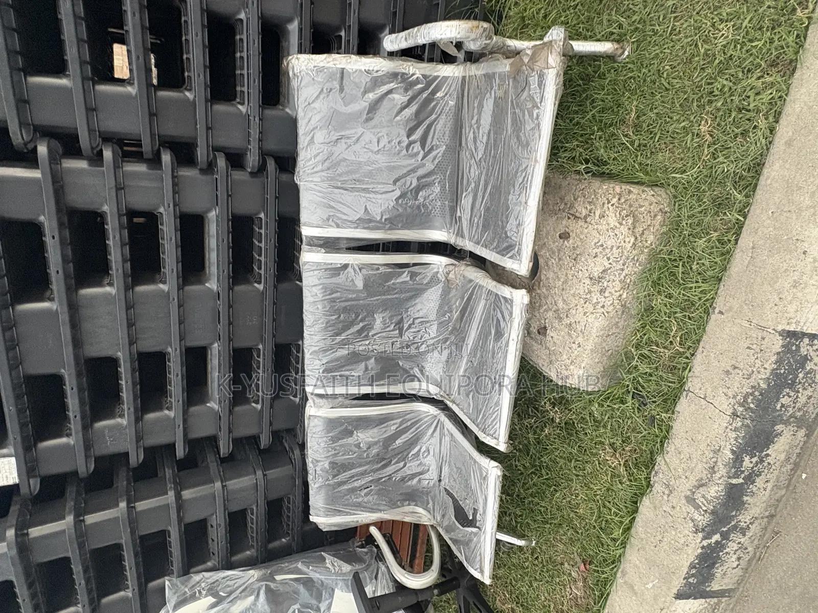 Three Sitters Airport Chair
