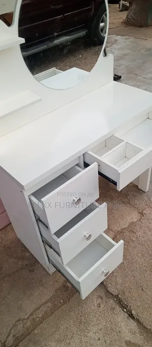Beautiful Vanity Table/ Dresser