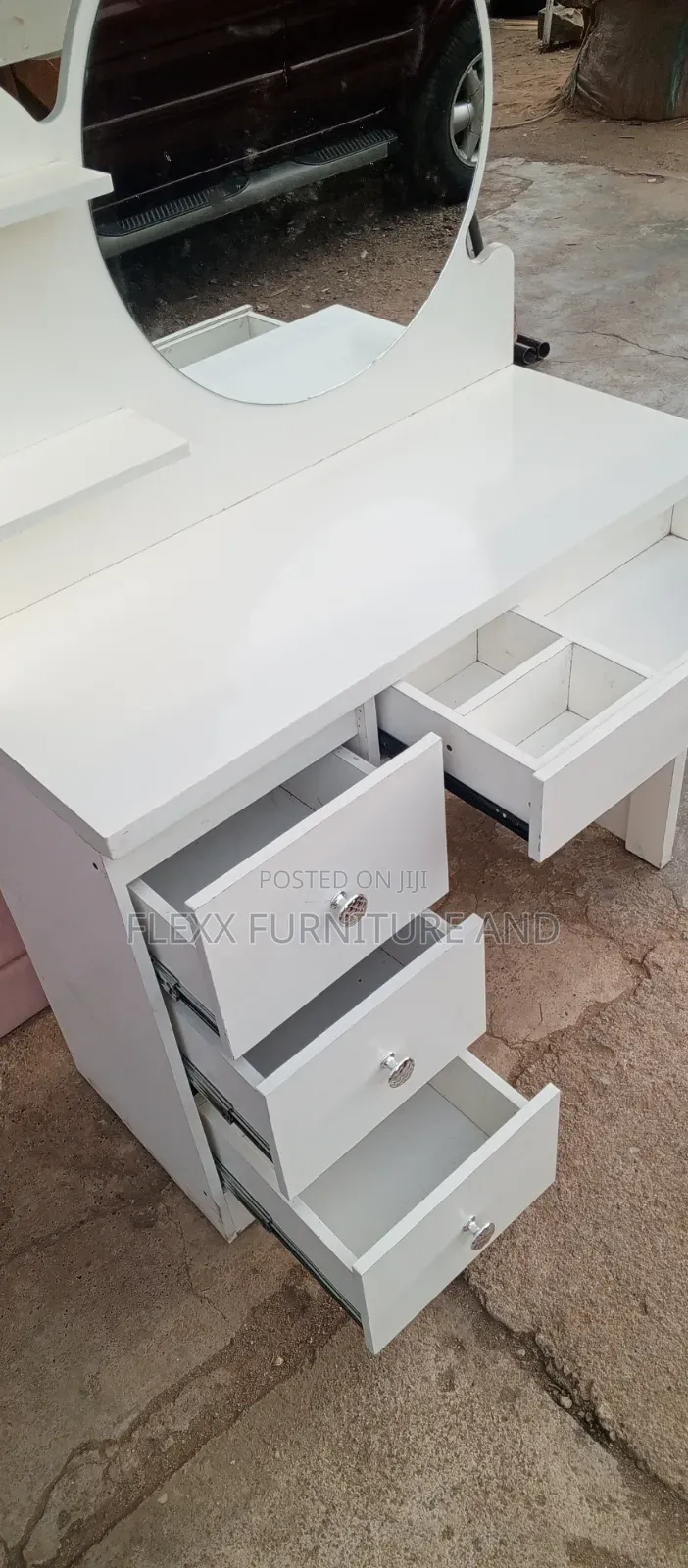 Beautiful Vanity Table/ Dresser