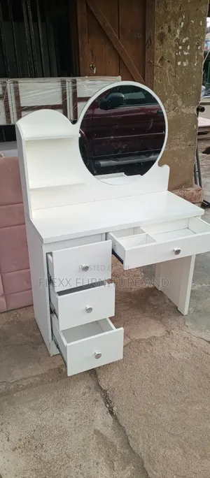 Beautiful Vanity Table/ Dresser