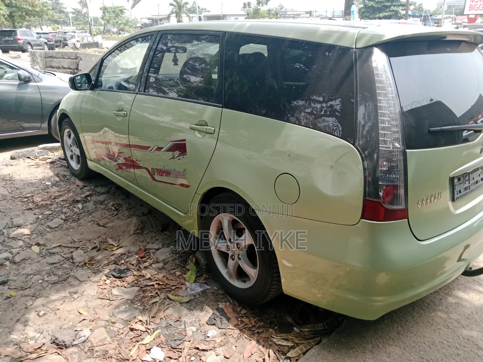 Mitsubishi Grandis 2012 Green