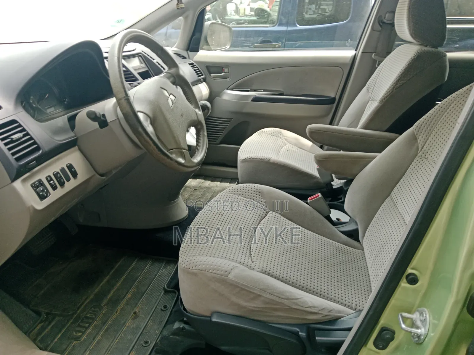 Mitsubishi Grandis 2012 Green