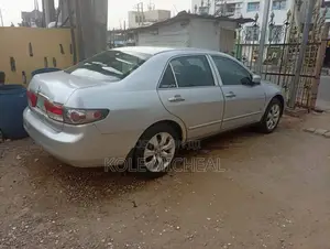 Honda Accord 2004 Silver