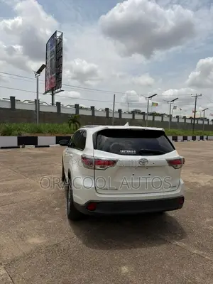 Toyota Highlander Limited 4dr SUV AWD (3.5L 6cyl 6A) 2015 White
