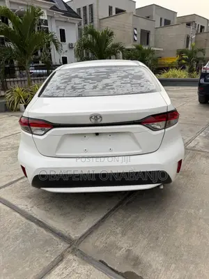 Toyota Corolla LE 2022 White