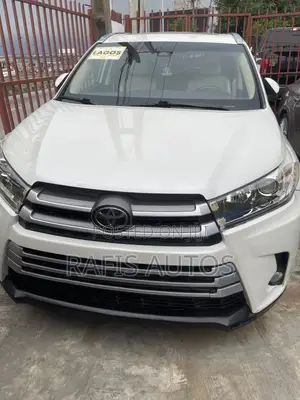 Toyota Highlander XLE 4x4 V6 (3.5L 6cyl 8A) 2018 White