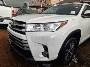 Toyota Highlander XLE 4x4 V6 (3.5L 6cyl 8A) 2018 White