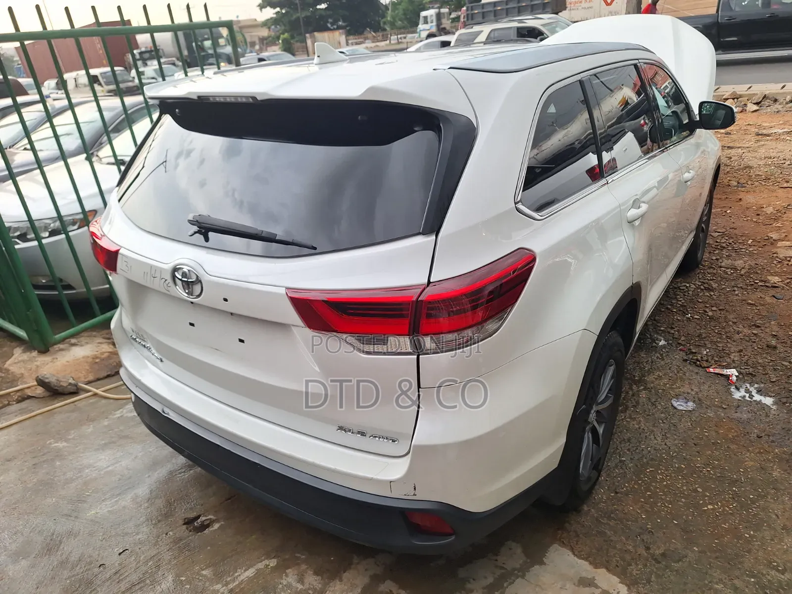 Toyota Highlander XLE 4x4 V6 (3.5L 6cyl 8A) 2018 White