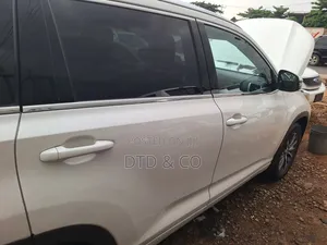 Toyota Highlander XLE 4x4 V6 (3.5L 6cyl 8A) 2018 White