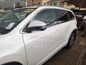 Toyota Highlander XLE 4x4 V6 (3.5L 6cyl 8A) 2018 White