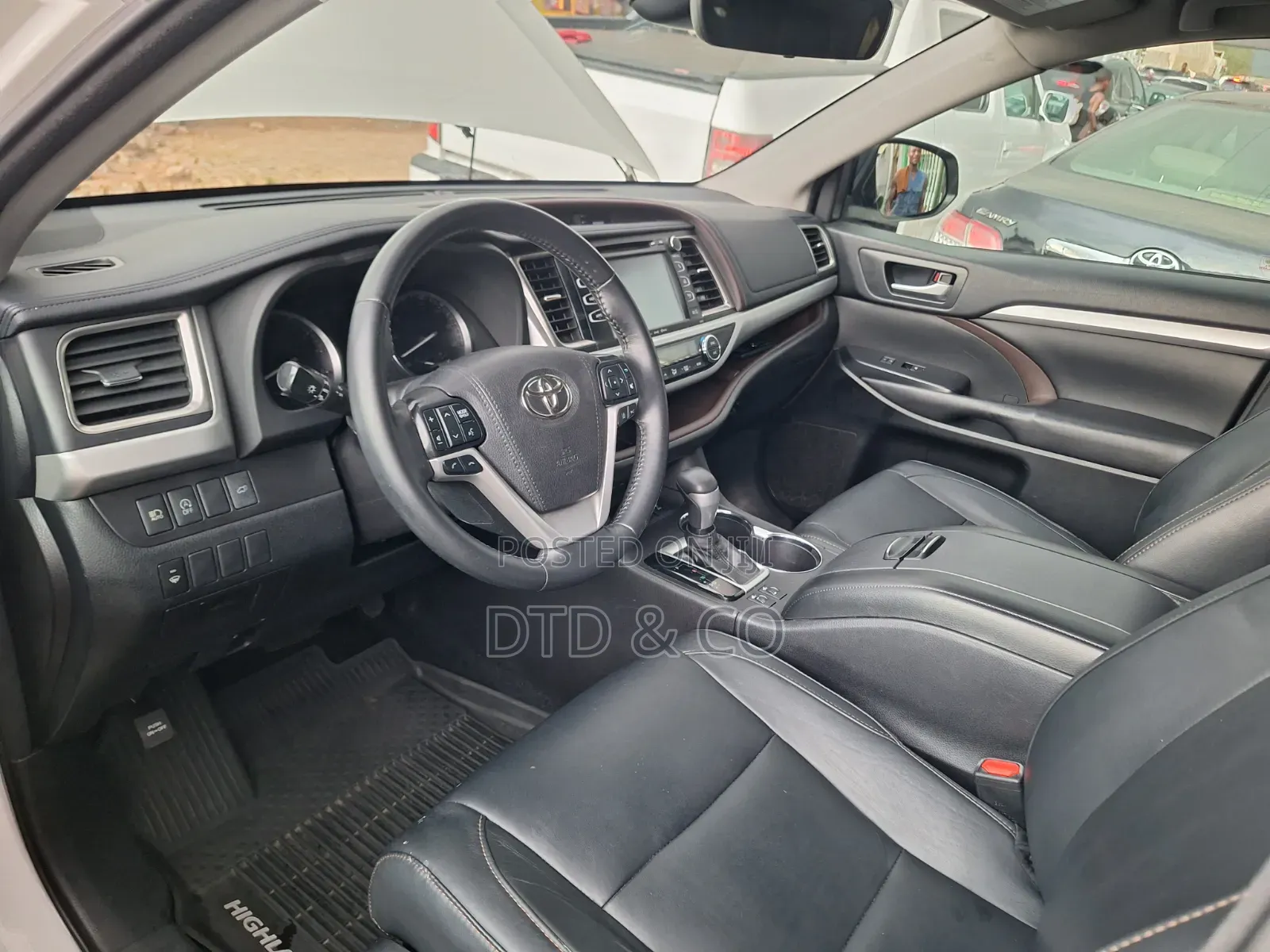 Toyota Highlander XLE 4x4 V6 (3.5L 6cyl 8A) 2018 White