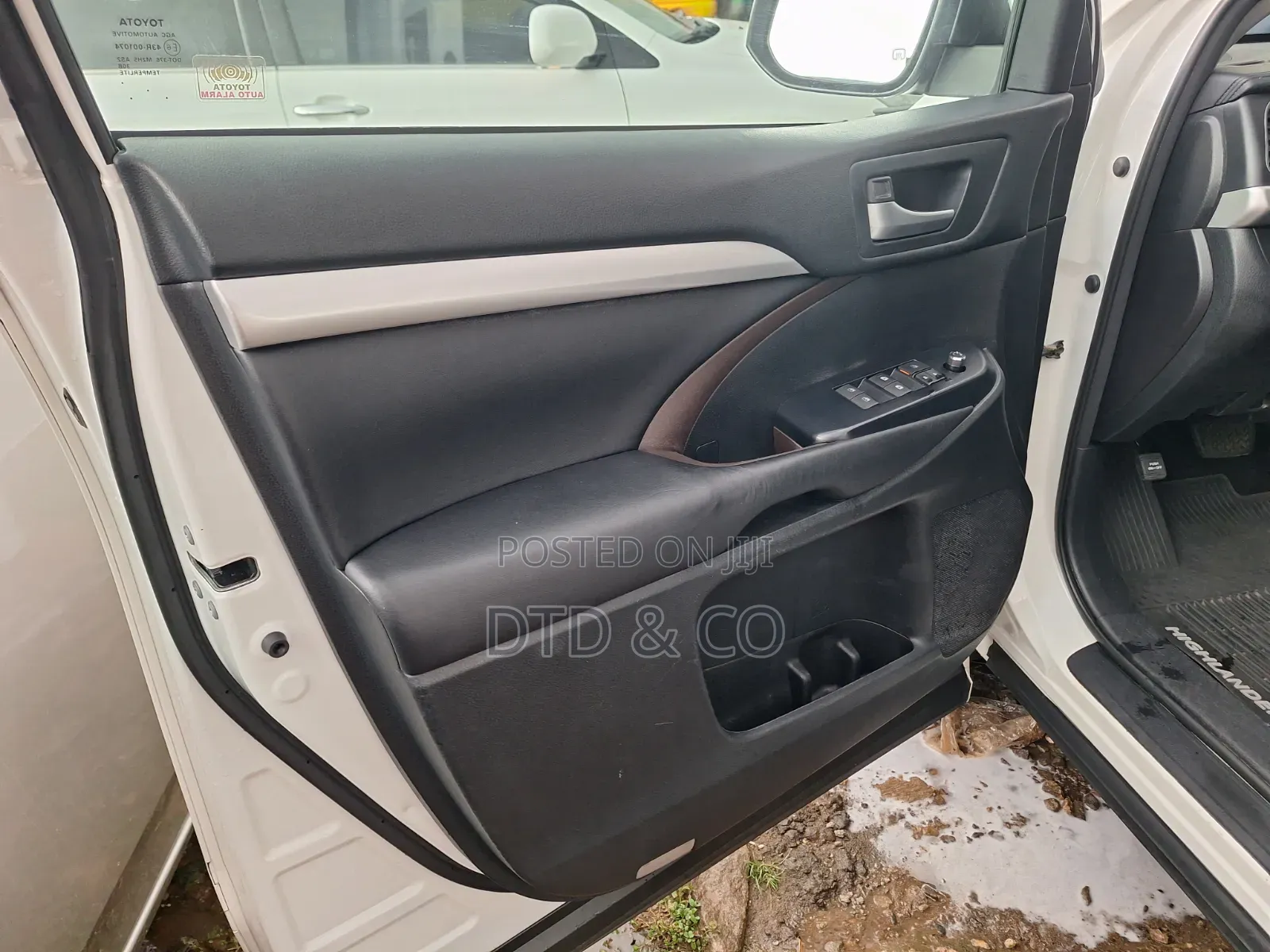 Toyota Highlander XLE 4x4 V6 (3.5L 6cyl 8A) 2018 White