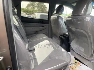 Toyota Tacoma Double Cab 4x4 4.0L V6 5-Speed Automatic 2013 Brown