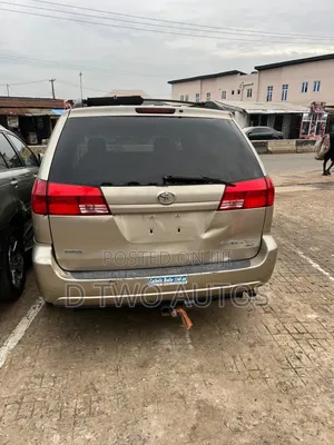 Toyota Sienna XLE Limited AWD 2005 Gold