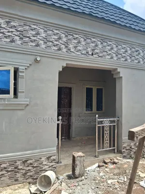 2bdrm Block of Flats in Tireadara, Akala Express for rent